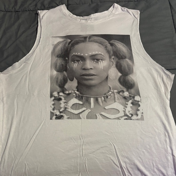 Tops - White Sleeveless Graphic Tee